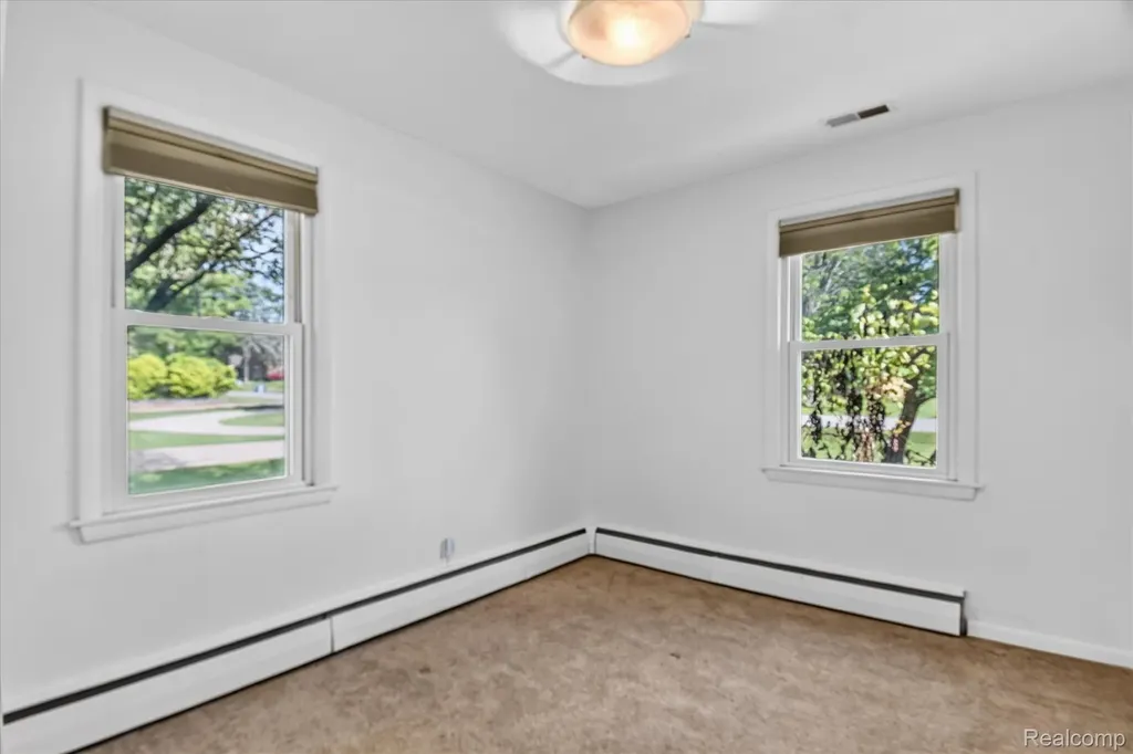 962 Sylvanwood Drive Troy City MI 48085