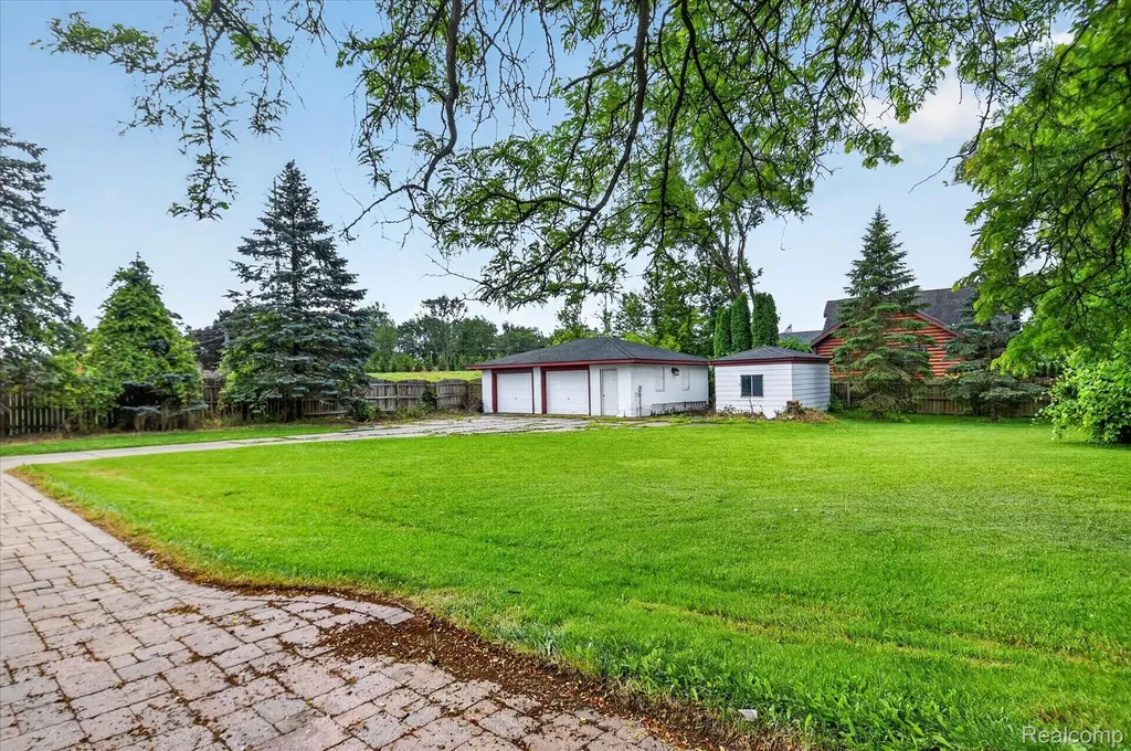962 Sylvanwood Drive Troy City MI 48085