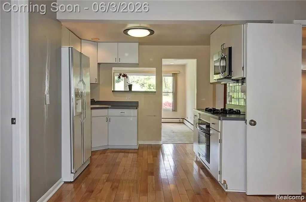 962 Sylvanwood Drive Troy City MI 48085