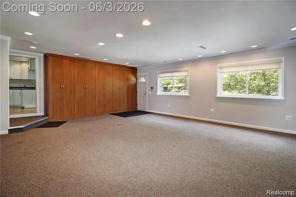 962 Sylvanwood Drive Troy City MI 48085
