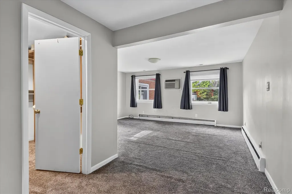 962 Sylvanwood Drive Troy City MI 48085