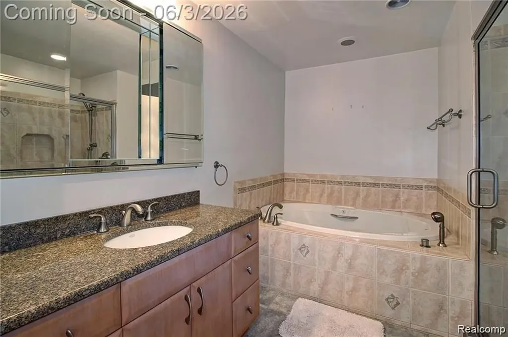 962 Sylvanwood Drive Troy City MI 48085