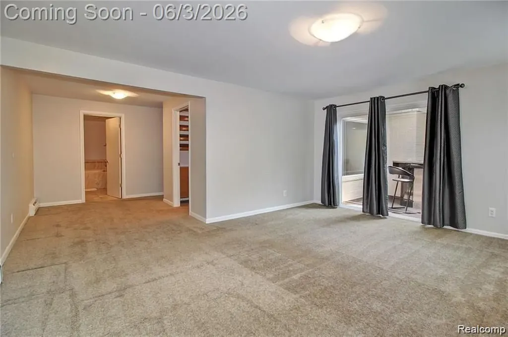 962 Sylvanwood Drive Troy City MI 48085