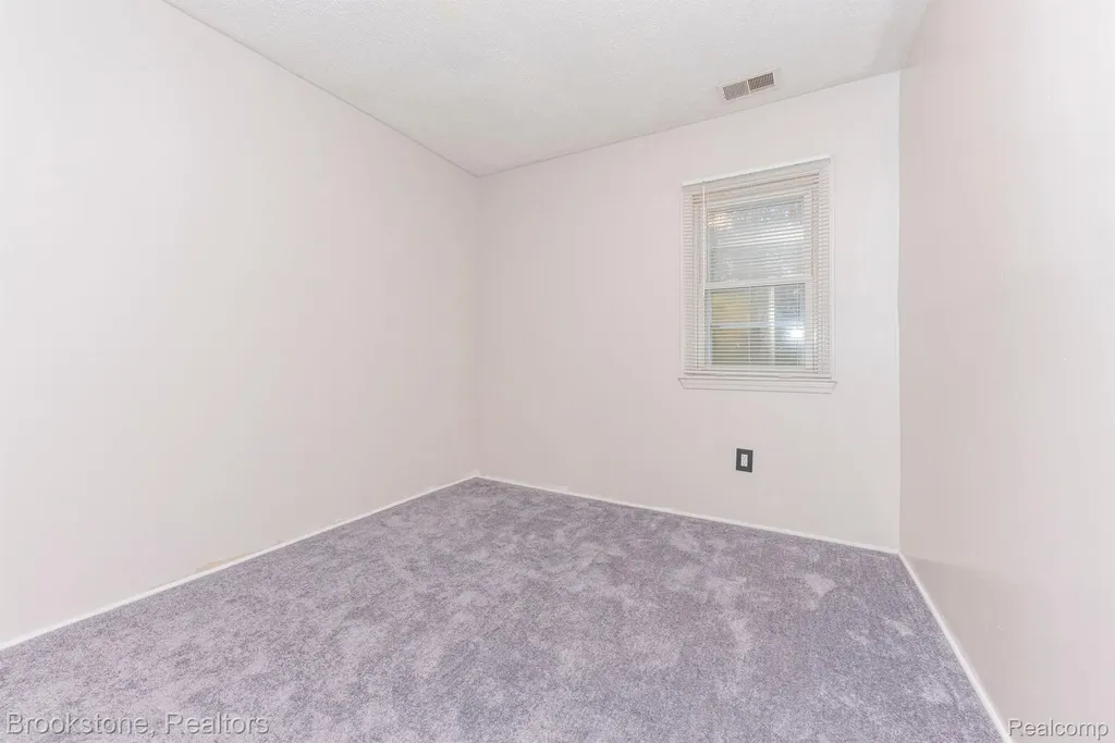 27620 Newcastle Street Romulus City MI 48174