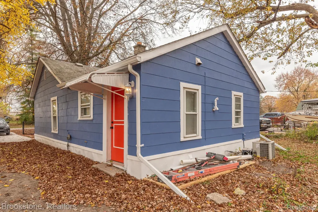27620 Newcastle Street Romulus City MI 48174