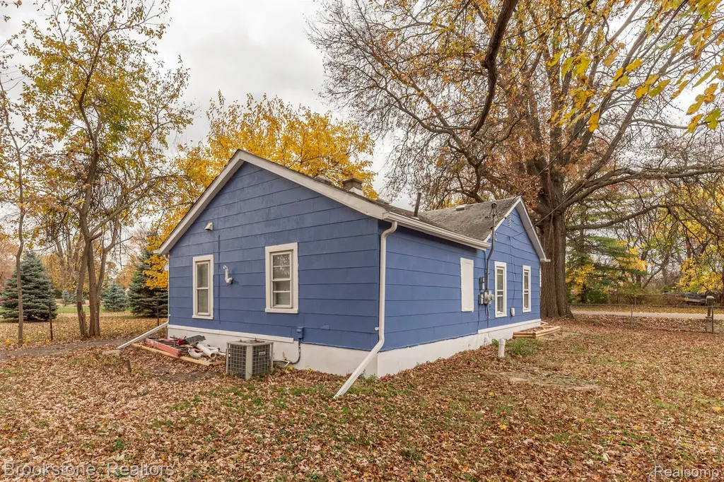 27620 Newcastle Street Romulus City MI 48174
