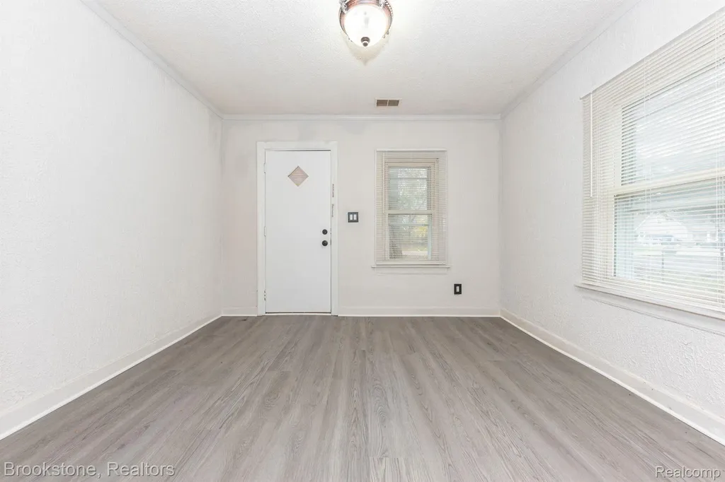 27620 Newcastle Street Romulus City MI 48174