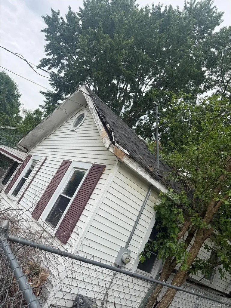 1425 Knight Avenue Flint City MI 48503