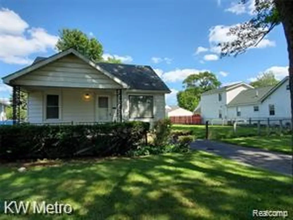 27096 Hampden Street Madison Heights City MI 48071