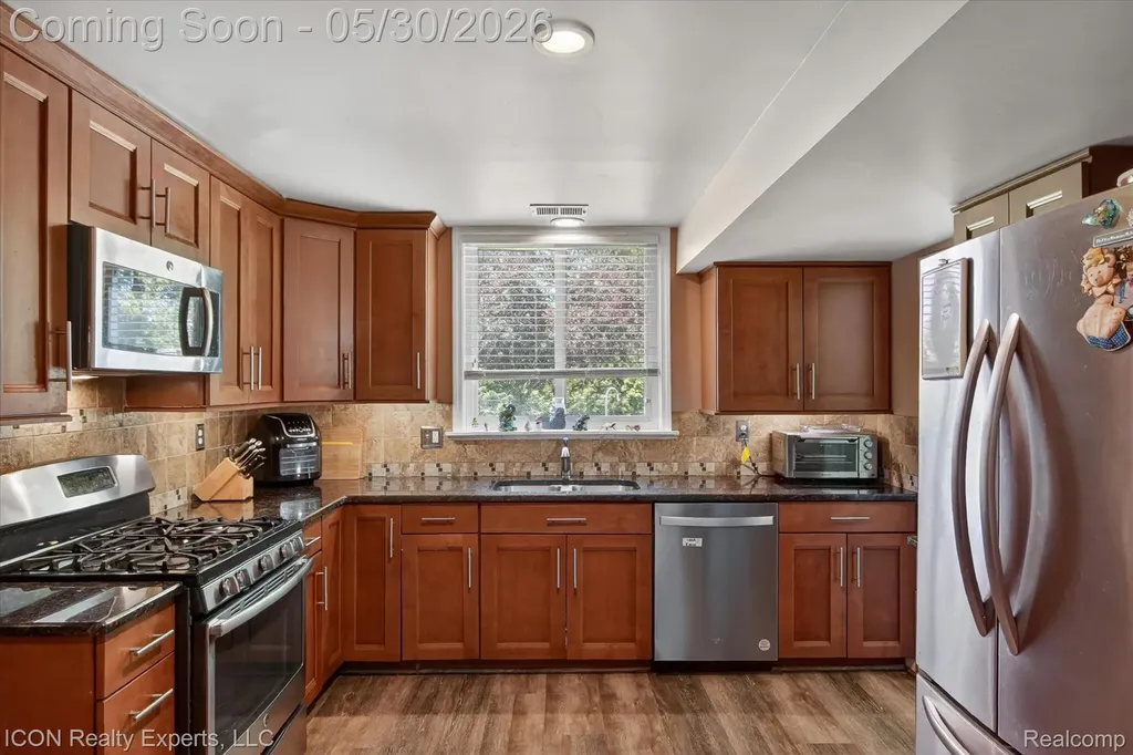 1869 Middle Trail Road Commerce Charter Township MI 48390