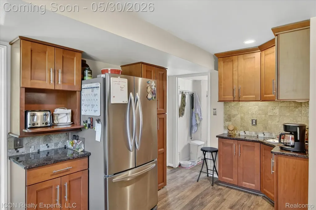 1869 Middle Trail Road Commerce Charter Township MI 48390