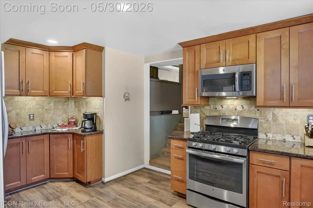 1869 Middle Trail Road Commerce Charter Township MI 48390