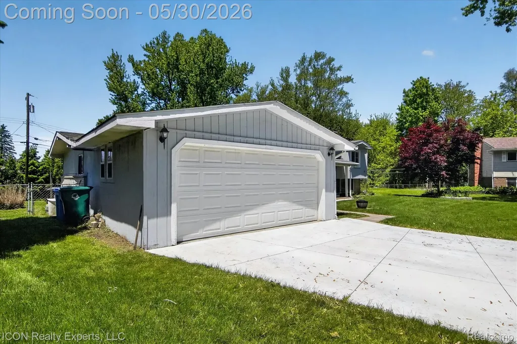 1869 Middle Trail Road Commerce Charter Township MI 48390
