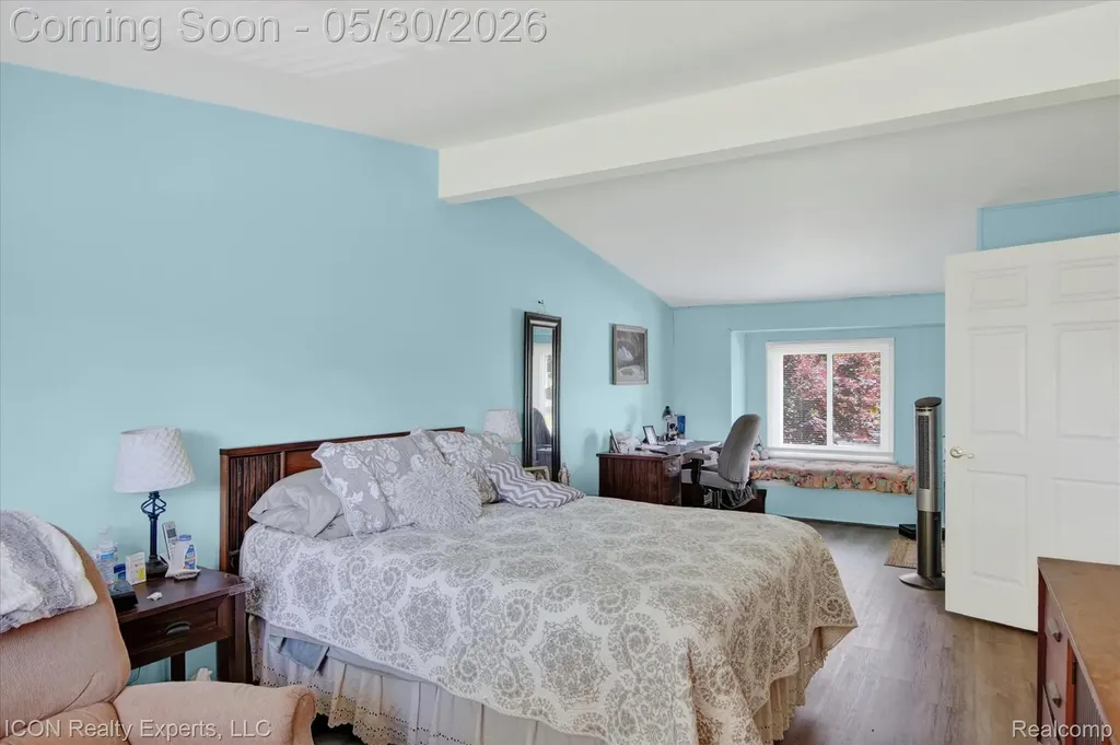 1869 Middle Trail Road Commerce Charter Township MI 48390