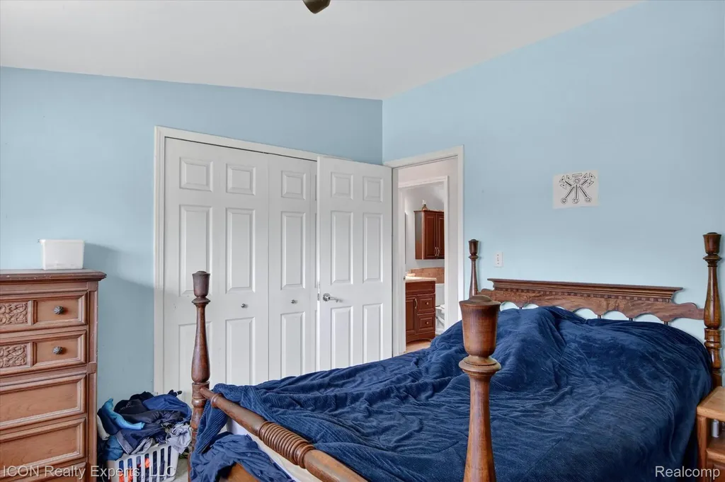 1869 Middle Trail Road Commerce Charter Township MI 48390