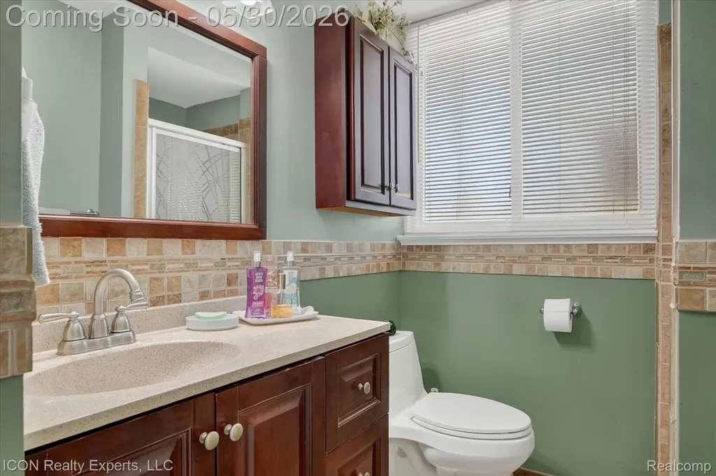 1869 Middle Trail Road Commerce Charter Township MI 48390