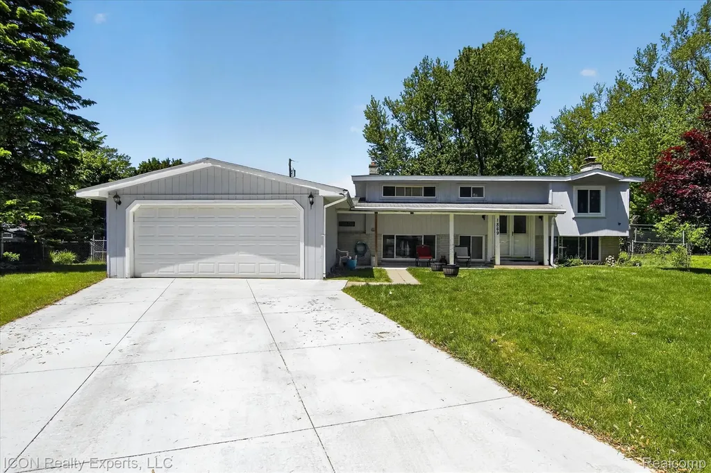 1869 Middle Trail Road Commerce Charter Township MI 48390
