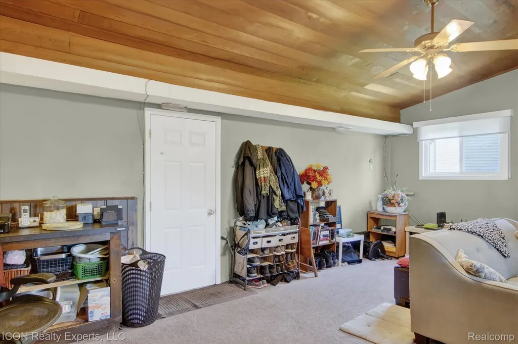 1869 Middle Trail Road Commerce Charter Township MI 48390