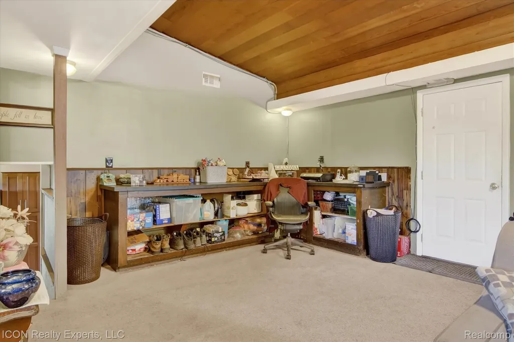 1869 Middle Trail Road Commerce Charter Township MI 48390