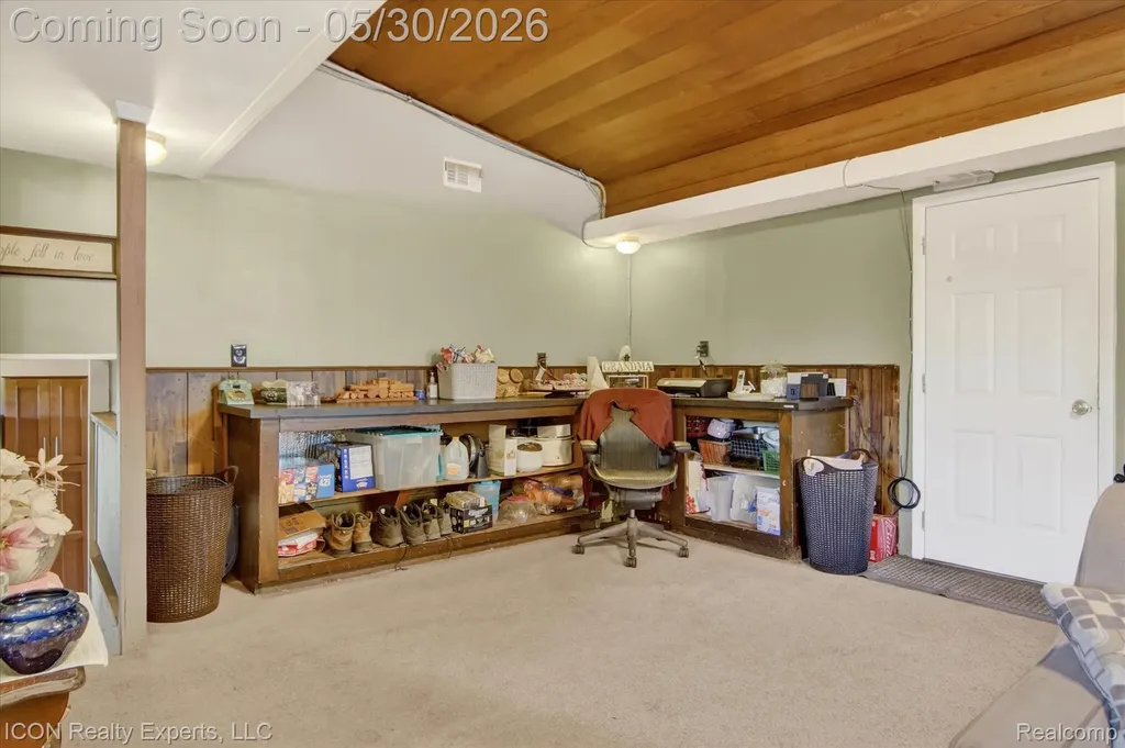 1869 Middle Trail Road Commerce Charter Township MI 48390