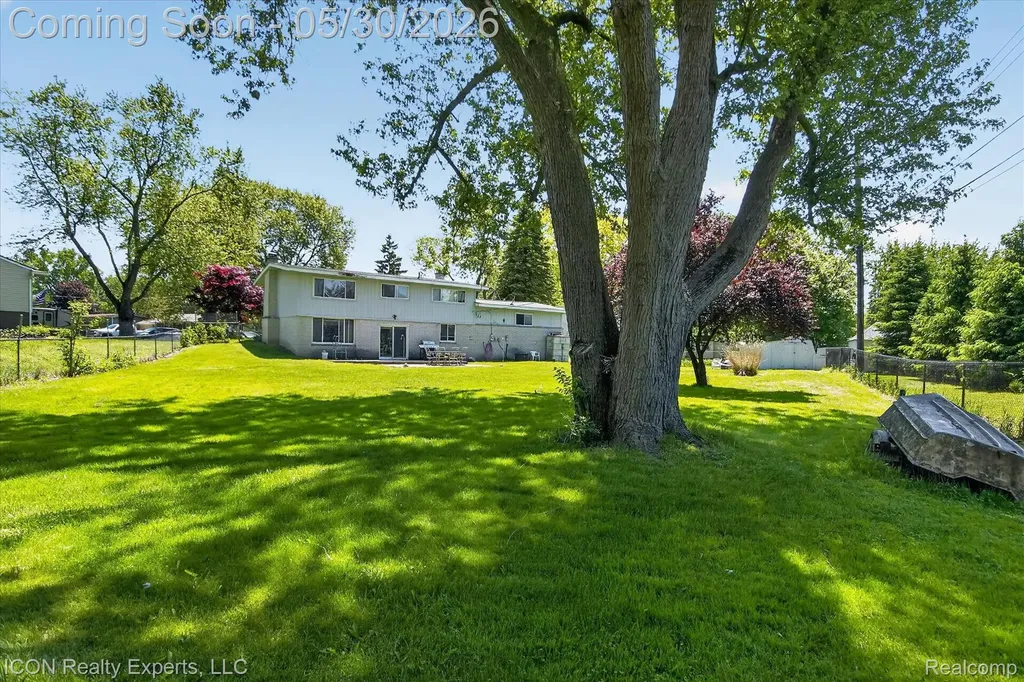 1869 Middle Trail Road Commerce Charter Township MI 48390