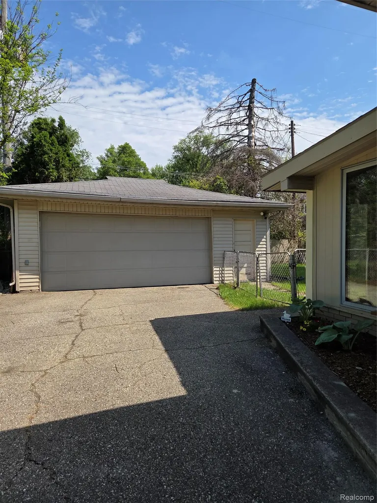 511 Mckinley Avenue Flint City MI 48507