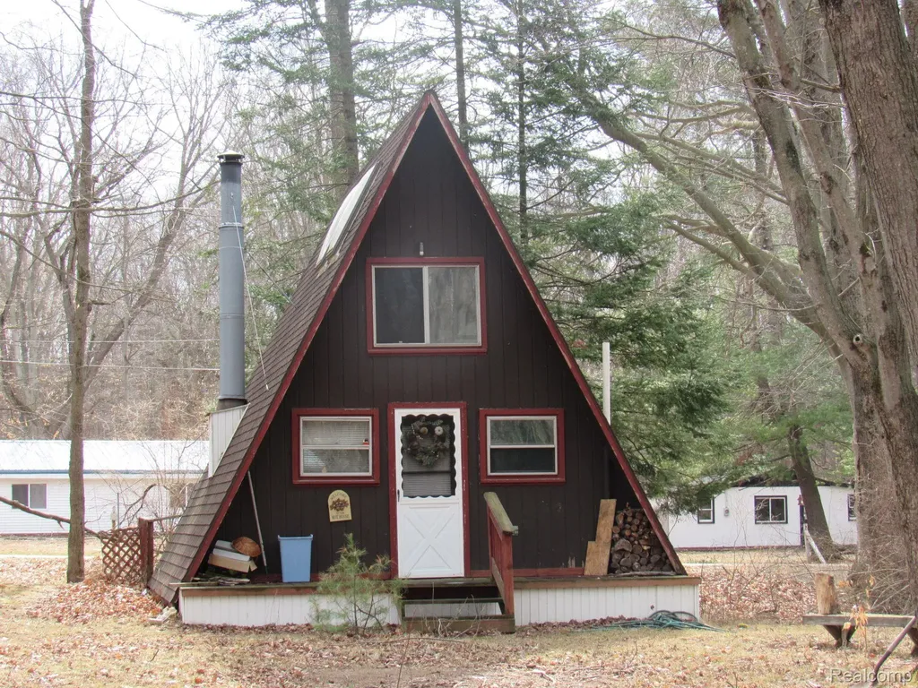 5892 Woodland Drive Surrey Township MI 48632