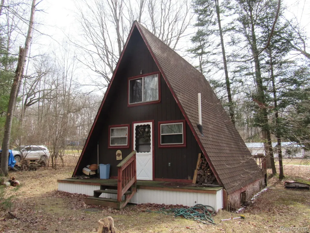 5892 Woodland Drive Surrey Township MI 48632
