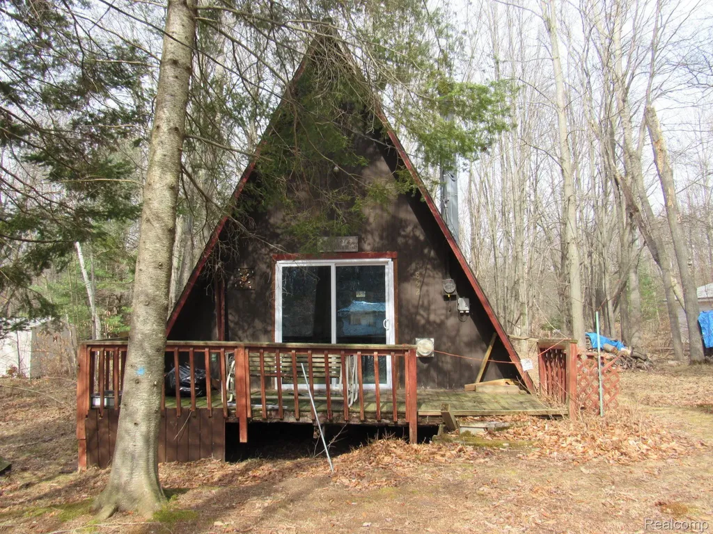 5892 Woodland Drive Surrey Township MI 48632