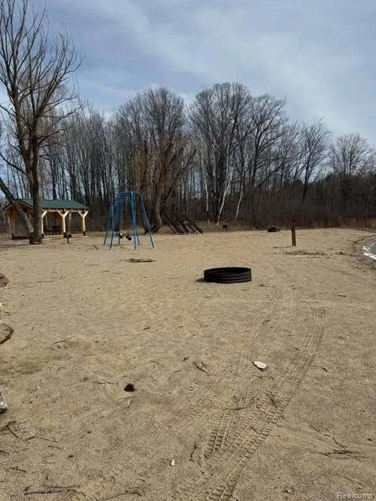 5892 Woodland Drive Surrey Township MI 48632