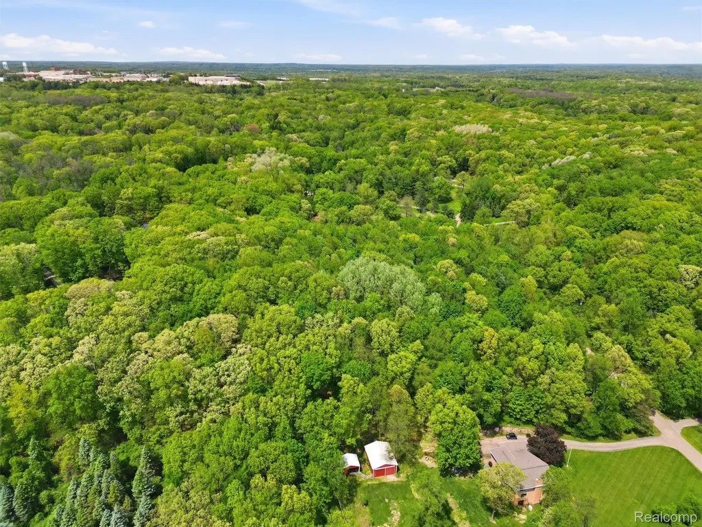 2220 Valley Gate Milford Charter Township MI 48381