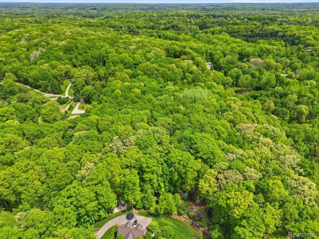 2220 Valley Gate Milford Charter Township MI 48381