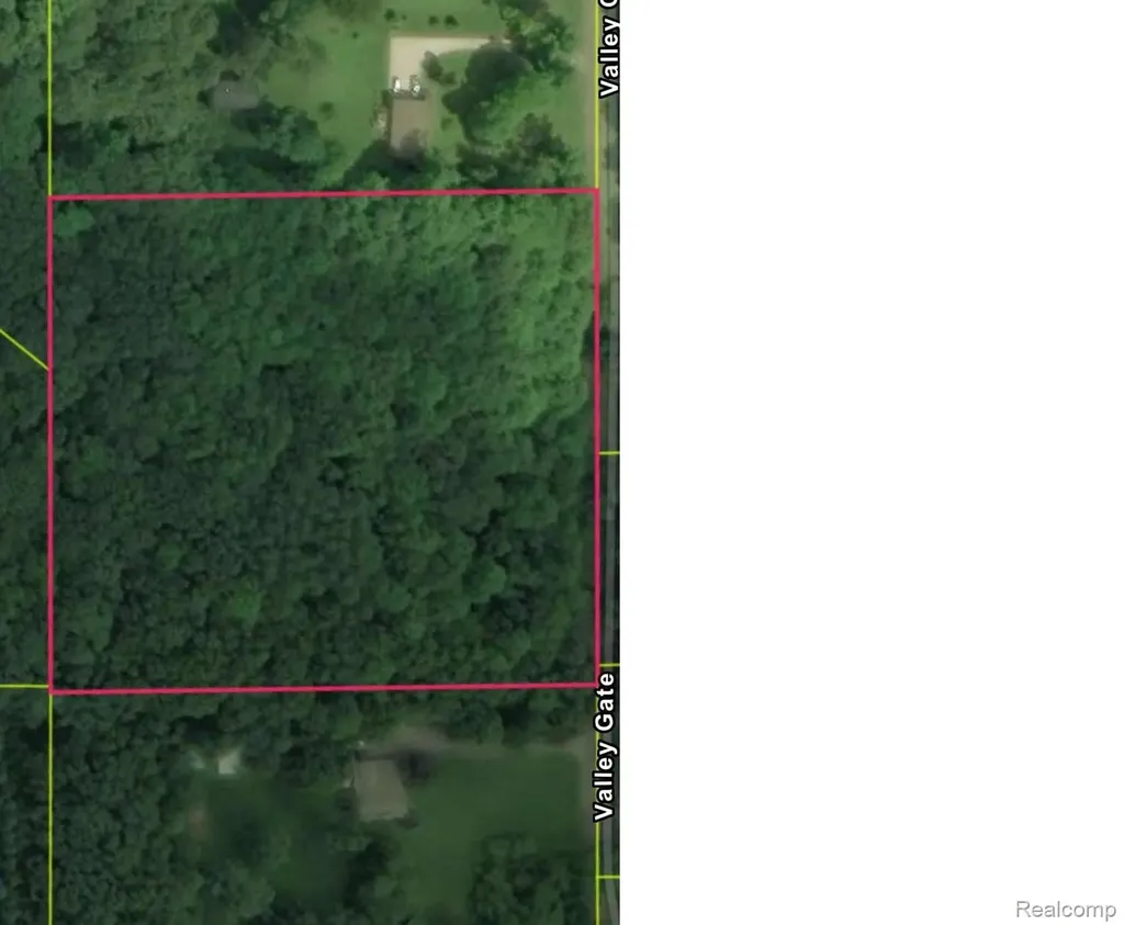 2220 Valley Gate Milford Charter Township MI 48381