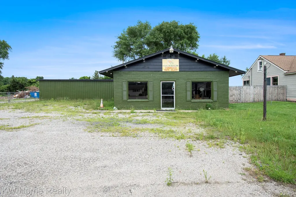 1223 E Caro Road Caro City MI 48723
