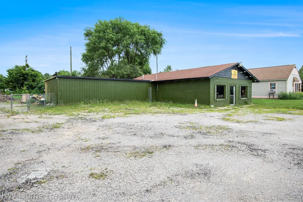1223 E Caro Road Caro City MI 48723