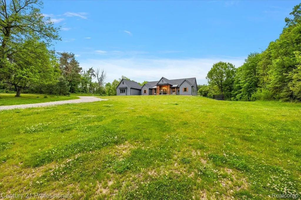 5340 Clarkston Independence Charter Township MI 48348