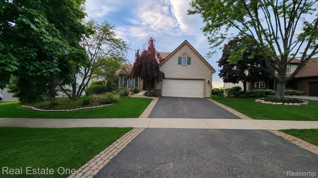 510 Boulder Lake Drive Oxford Charter Township MI 48371