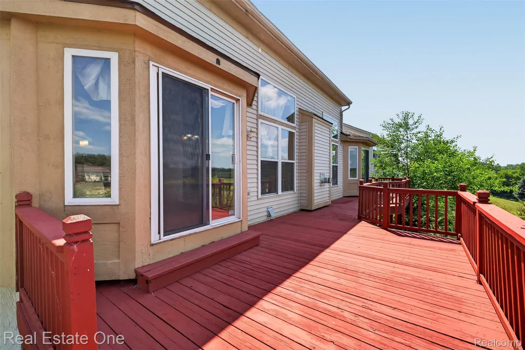 510 Boulder Lake Drive Oxford Charter Township MI 48371