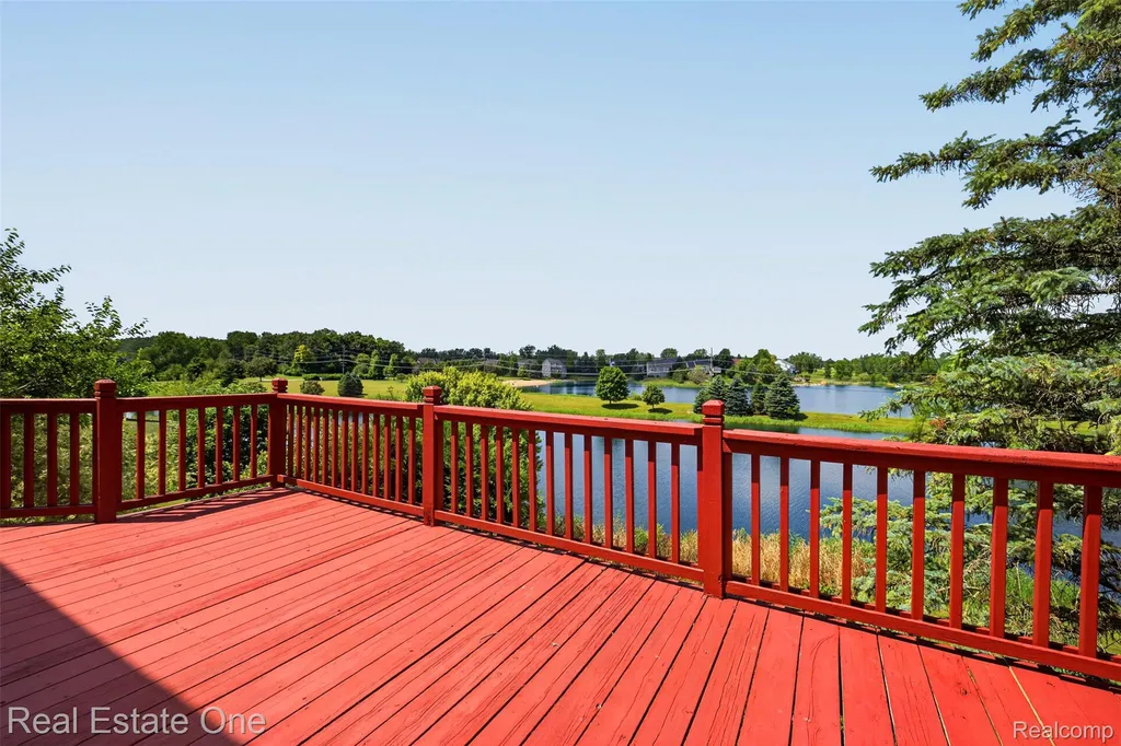 510 Boulder Lake Drive Oxford Charter Township MI 48371