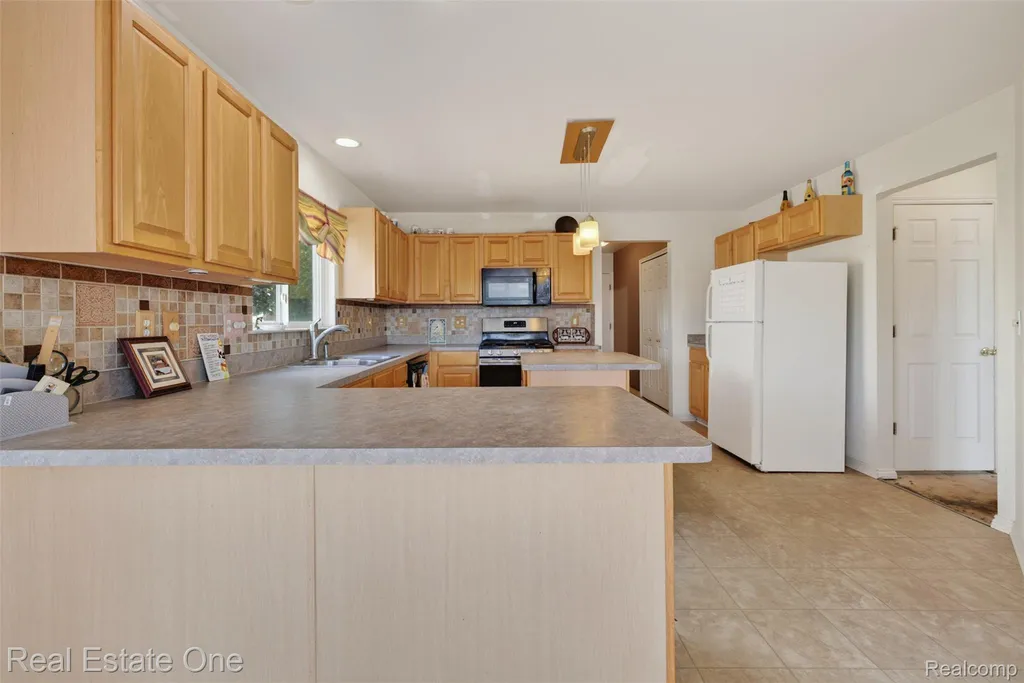 510 Boulder Lake Drive Oxford Charter Township MI 48371