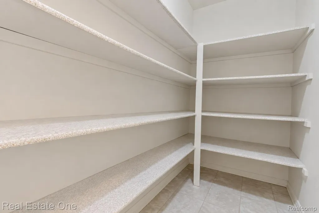 510 Boulder Lake Drive Oxford Charter Township MI 48371