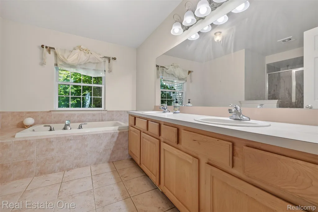 510 Boulder Lake Drive Oxford Charter Township MI 48371