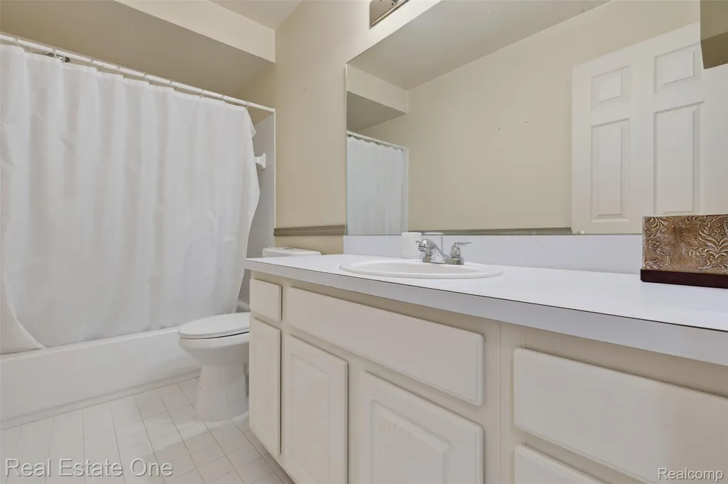 510 Boulder Lake Drive Oxford Charter Township MI 48371