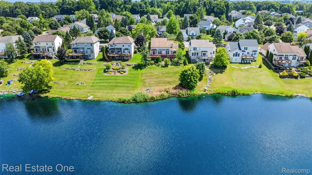 510 Boulder Lake Drive Oxford Charter Township MI 48371