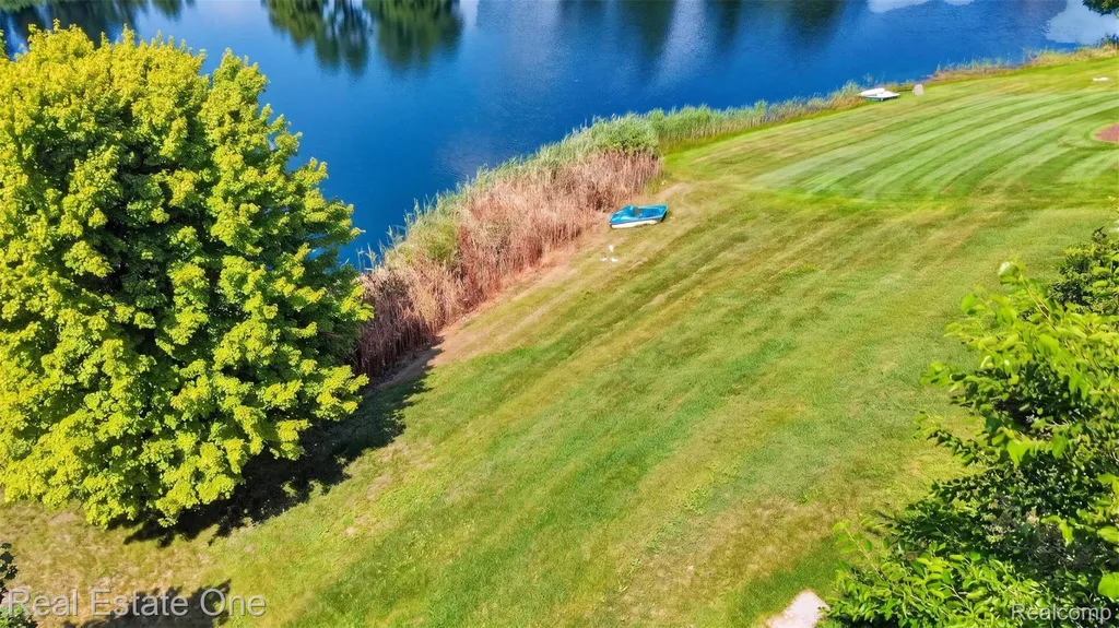510 Boulder Lake Drive Oxford Charter Township MI 48371