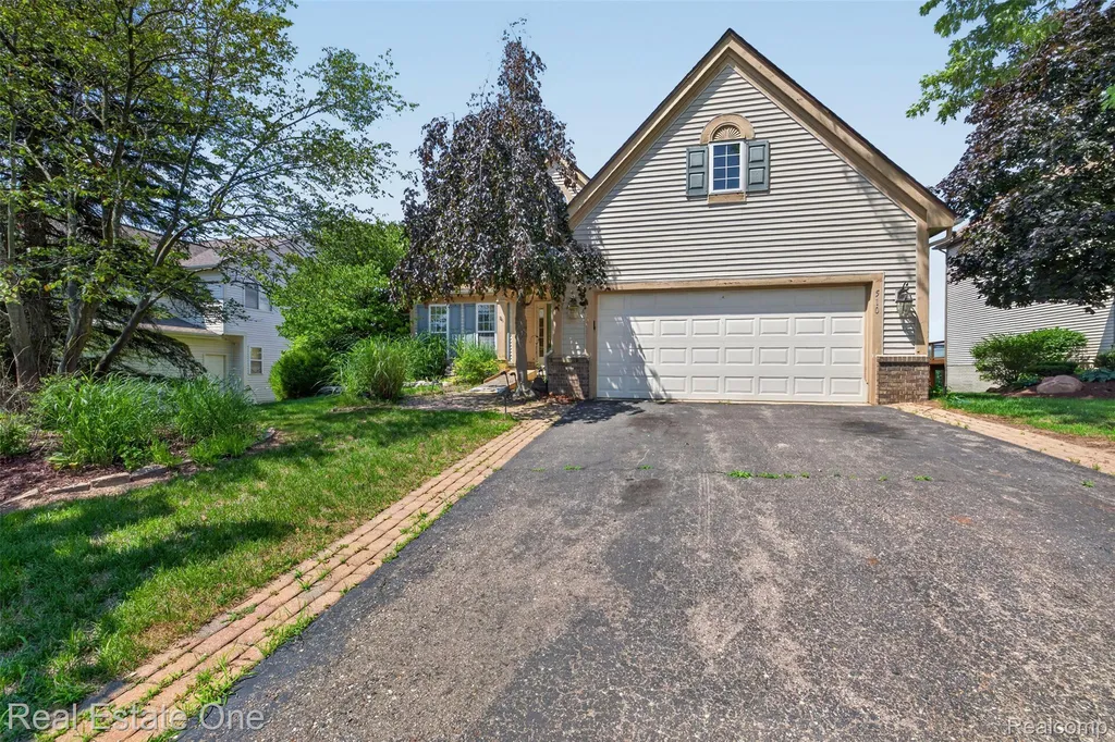 510 Boulder Lake Drive Oxford Charter Township MI 48371