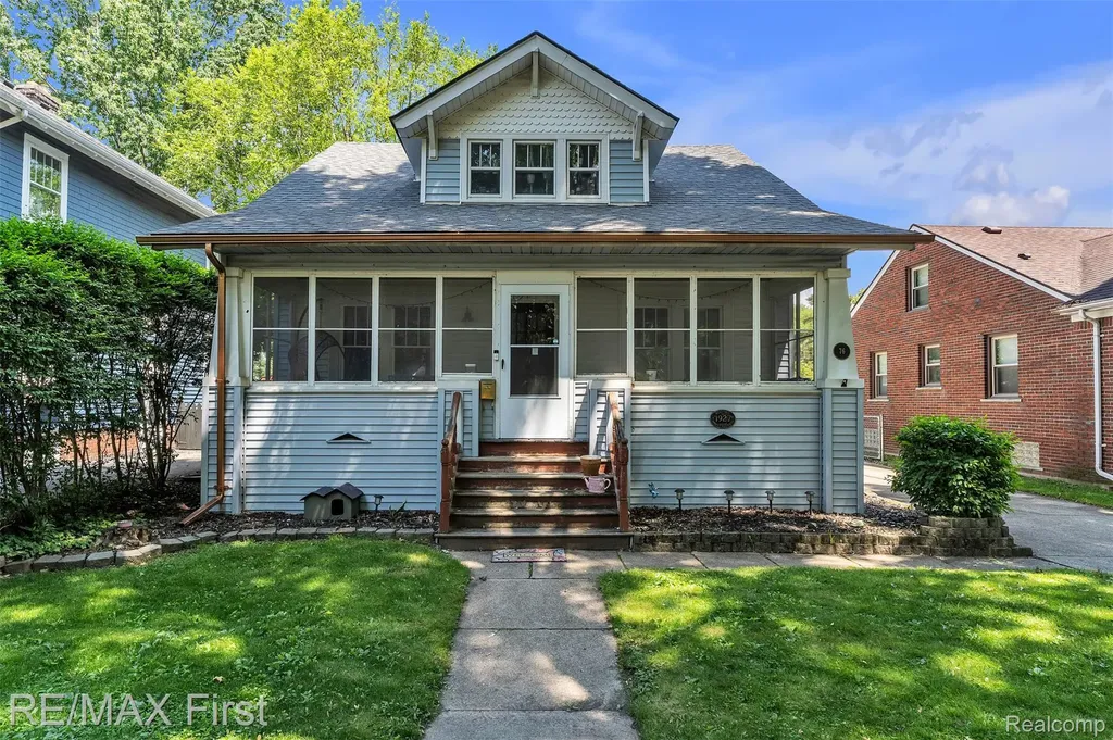 76 Gallup Street Mt. Clemens City MI 48043