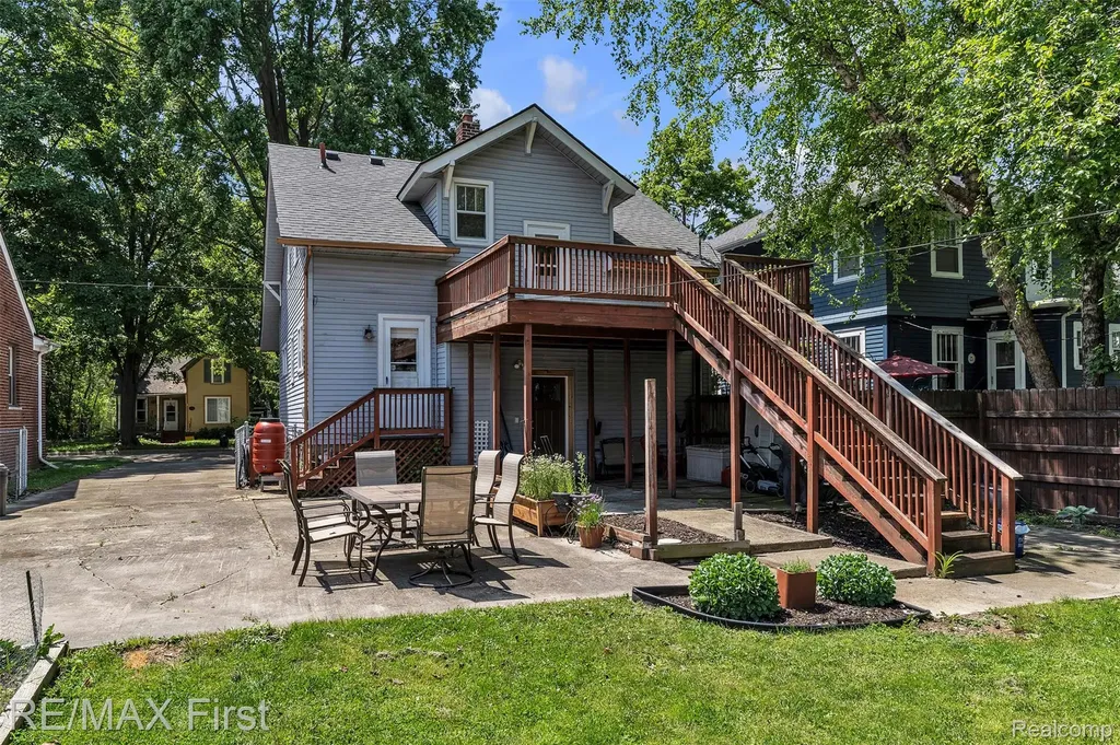 76 Gallup Street Mt. Clemens City MI 48043