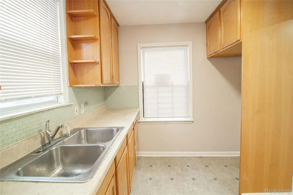 18217 Archdale Street Detroit City MI 48235
