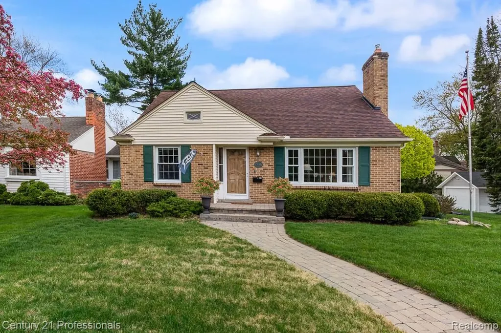304 Highland Avenue Rochester City MI 48307